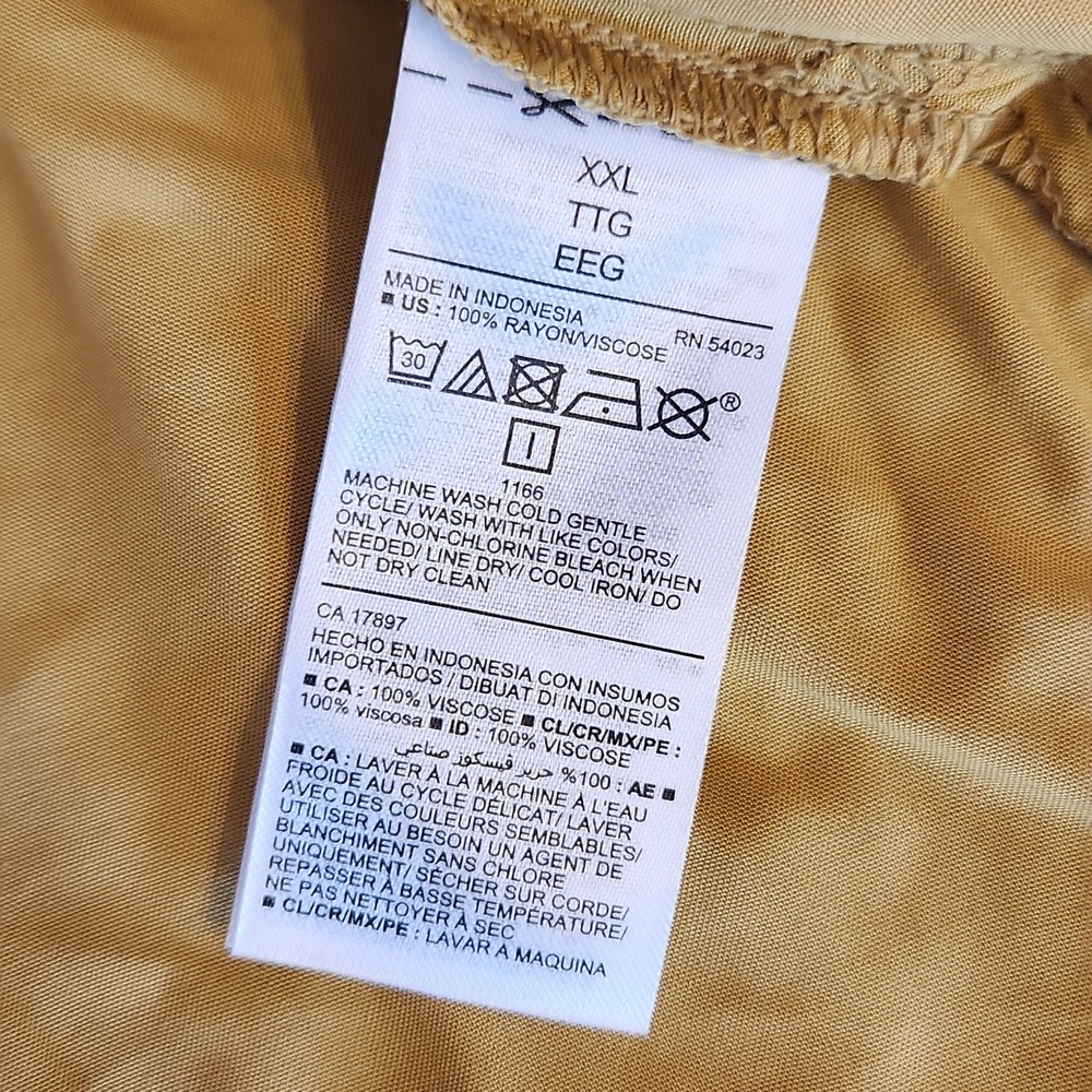 (3) Bundle 2 Tops XXL and 1 High Rise Short XL, - Picture 6 of 16